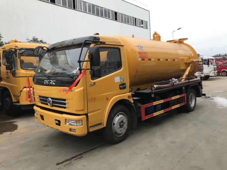 湖北程力東風(fēng)多利卡6-8方吸污車 (25)