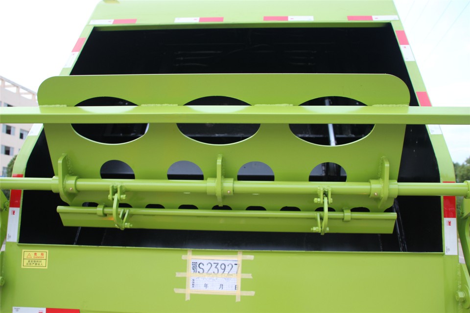 東風(fēng)多利卡14方程力壓縮垃圾車(chē) (26)