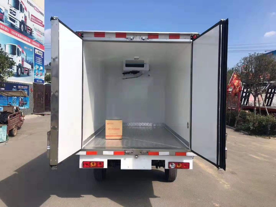 福田祥菱v國(guó)六程力小型冷藏車 (6)